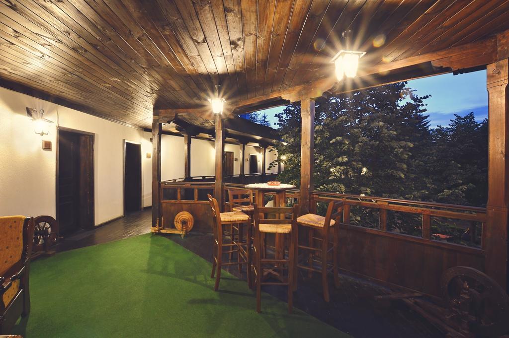 Family Hotel Fenerite Gabrovo Exterior photo