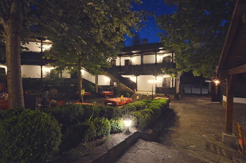 Family Hotel Fenerite Gabrovo Exterior photo