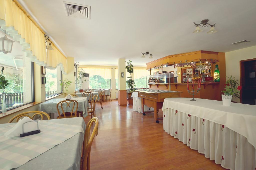 Family Hotel Fenerite Gabrovo Exterior photo