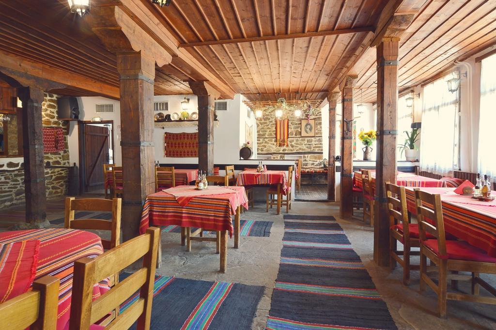 Family Hotel Fenerite Gabrovo Exterior photo