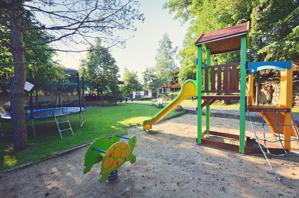 Family Hotel Fenerite Gabrovo Exterior photo