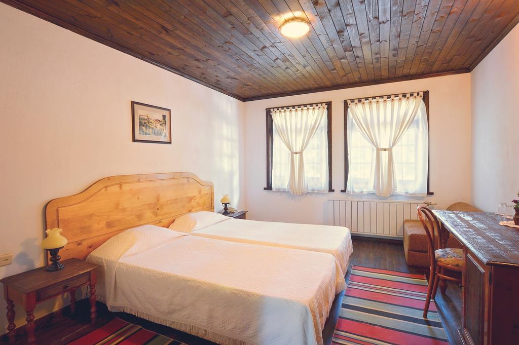 Family Hotel Fenerite Gabrovo Exterior photo
