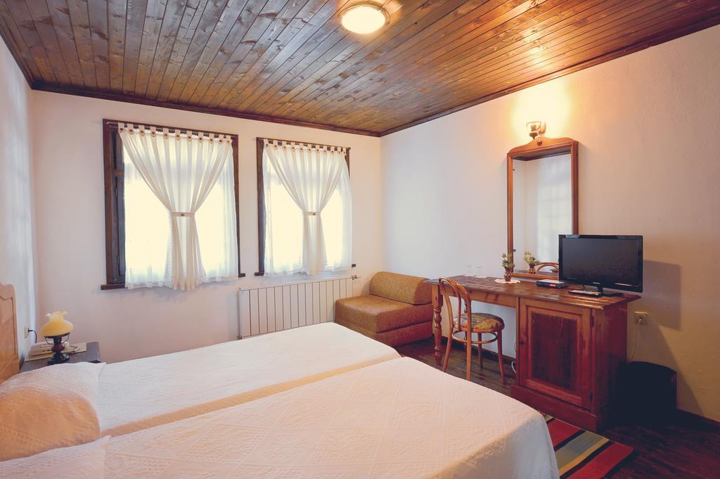 Family Hotel Fenerite Gabrovo Exterior photo