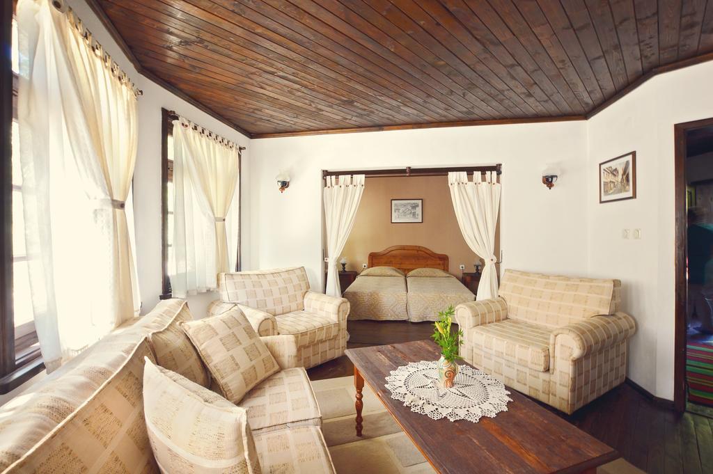 Family Hotel Fenerite Gabrovo Exterior photo