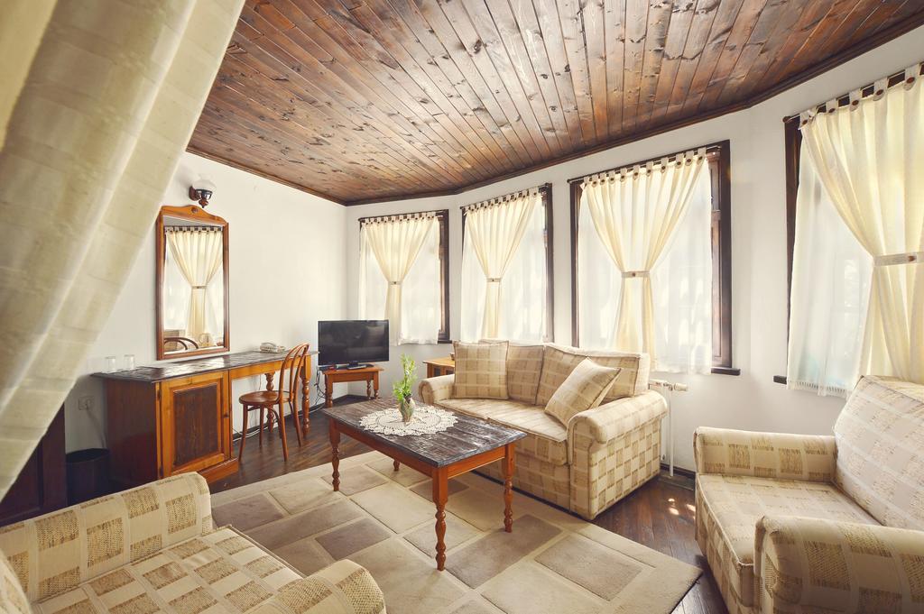 Family Hotel Fenerite Gabrovo Exterior photo