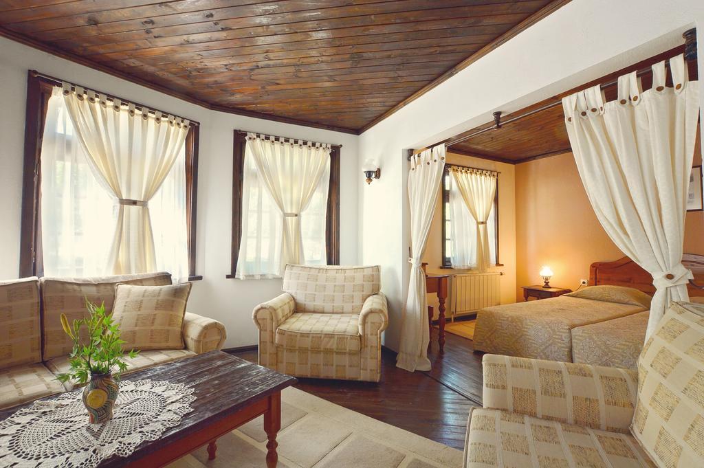 Family Hotel Fenerite Gabrovo Exterior photo