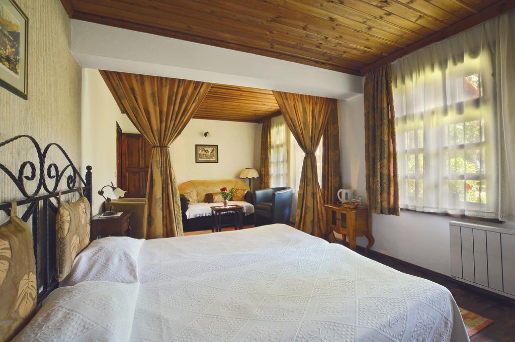 Family Hotel Fenerite Gabrovo Exterior photo