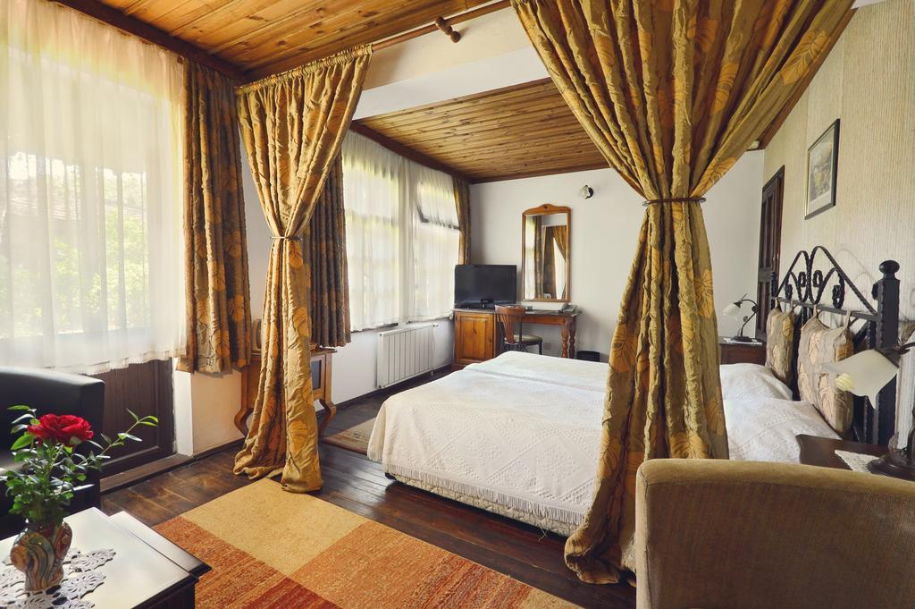 Family Hotel Fenerite Gabrovo Exterior photo
