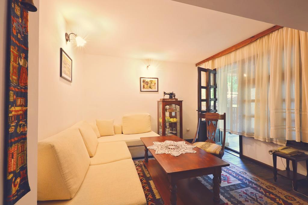Family Hotel Fenerite Gabrovo Exterior photo