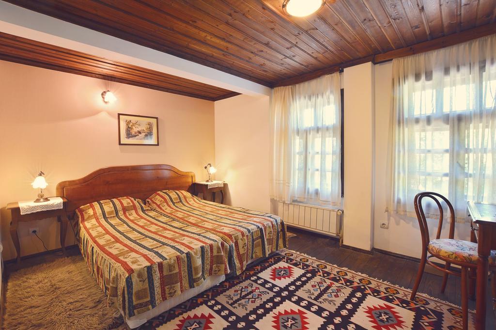 Family Hotel Fenerite Gabrovo Exterior photo