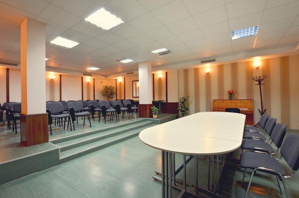 Family Hotel Fenerite Gabrovo Exterior photo
