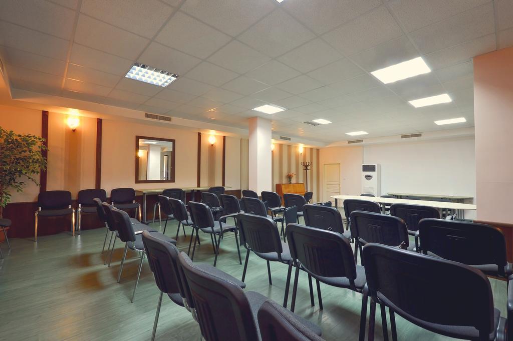 Family Hotel Fenerite Gabrovo Exterior photo