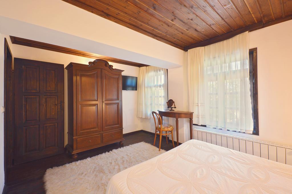Family Hotel Fenerite Gabrovo Exterior photo