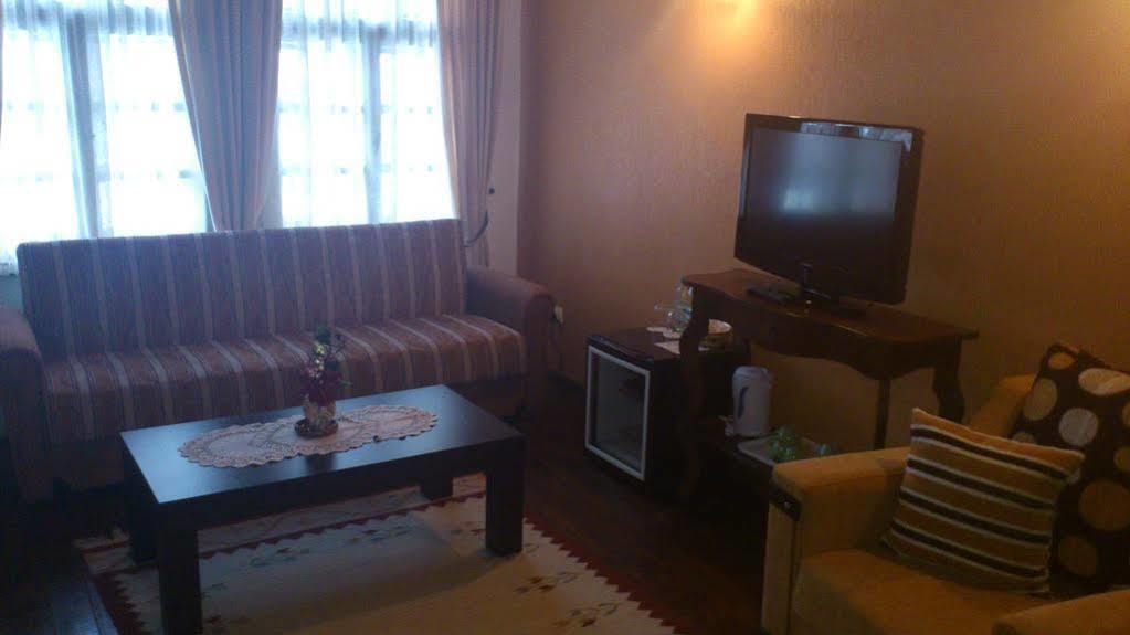 Family Hotel Fenerite Gabrovo Exterior photo