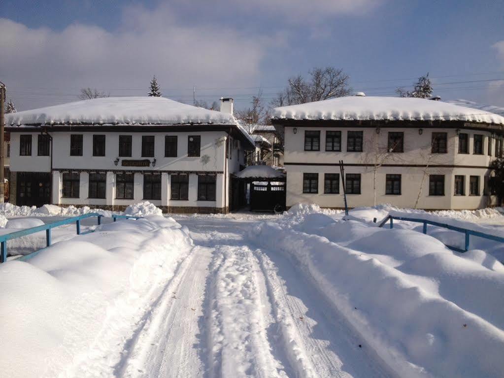 Family Hotel Fenerite Gabrovo Exterior photo