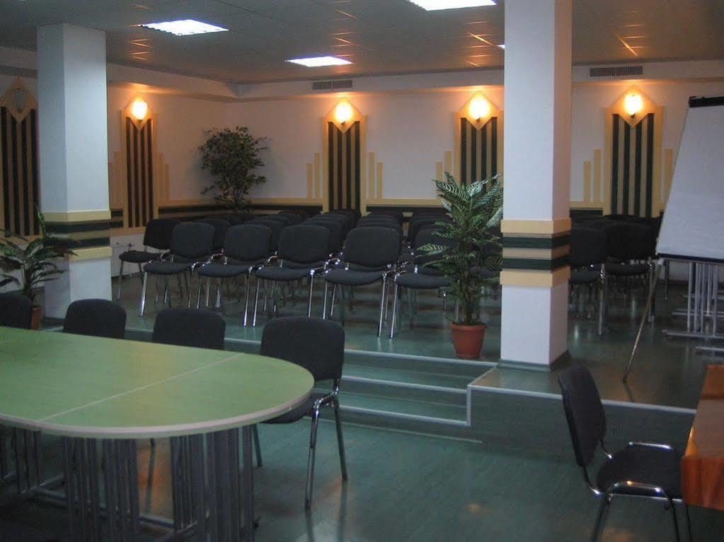 Family Hotel Fenerite Gabrovo Exterior photo