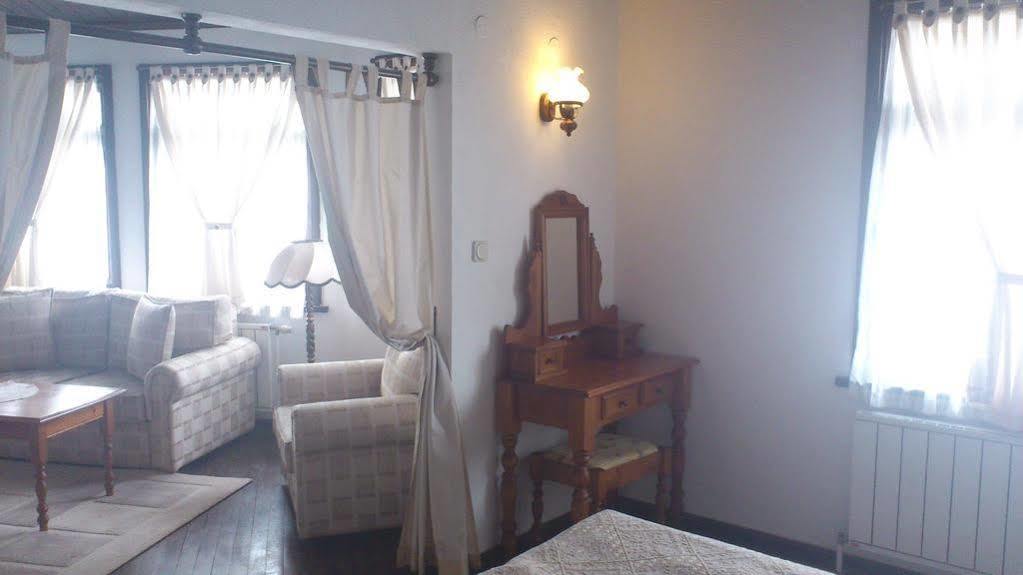 Family Hotel Fenerite Gabrovo Exterior photo