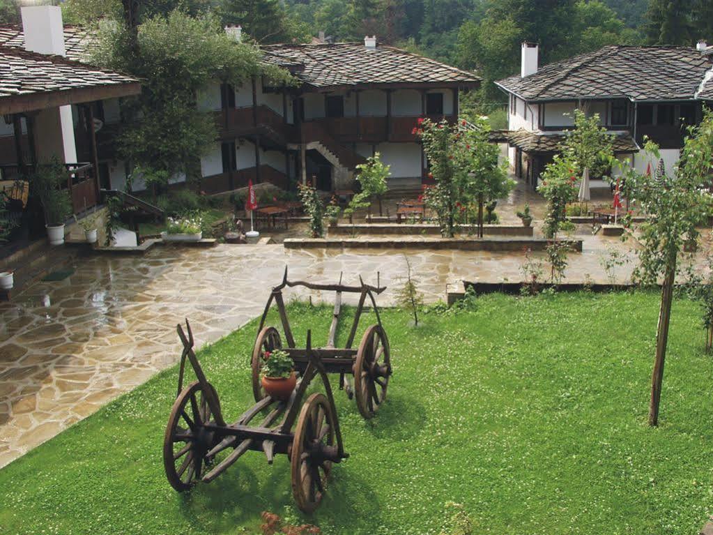 Family Hotel Fenerite Gabrovo Exterior photo