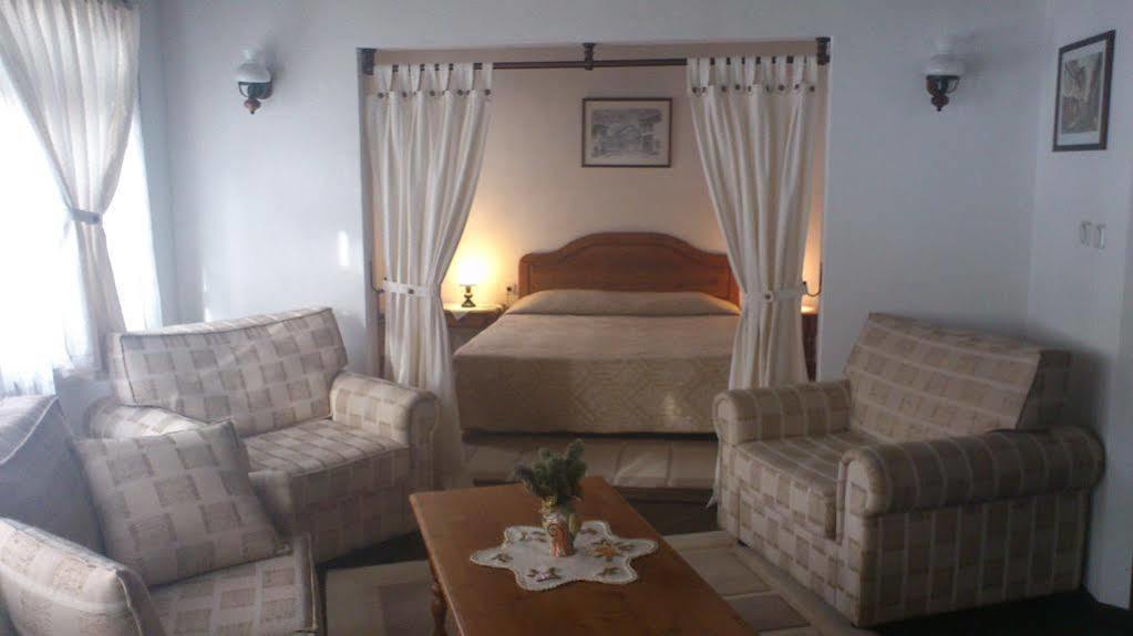 Family Hotel Fenerite Gabrovo Exterior photo