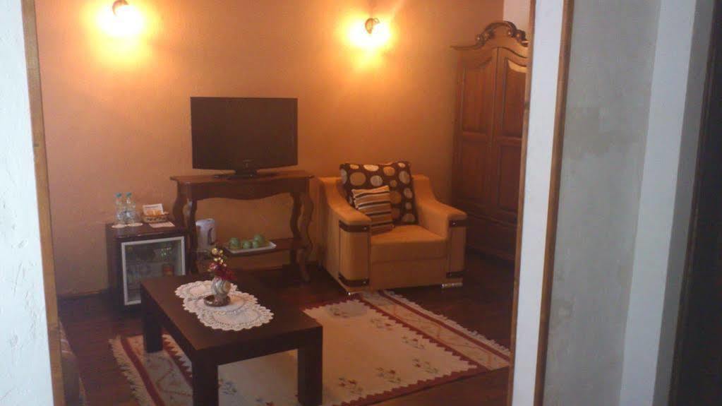 Family Hotel Fenerite Gabrovo Exterior photo